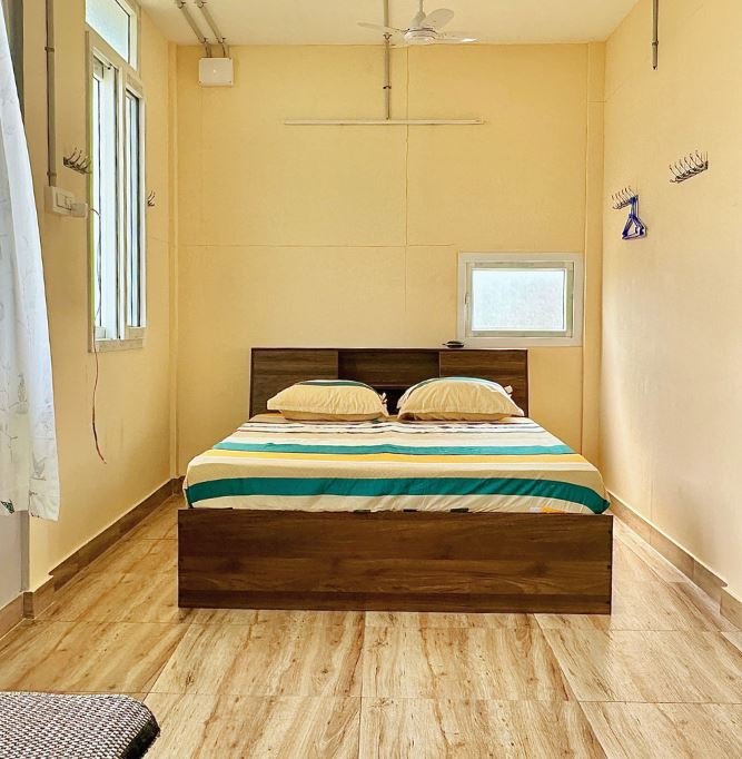 Bedroom with queen bed